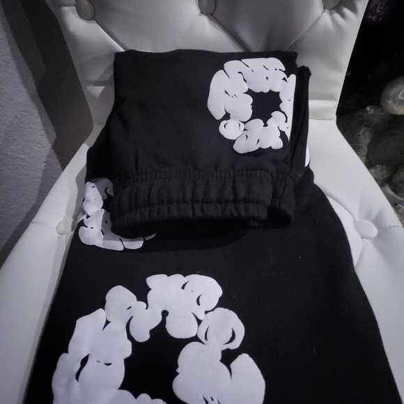 Joggers size small - Picture 3 of 3